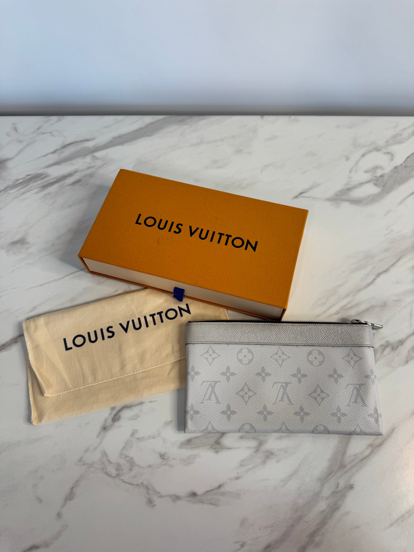 Louis Vuitton Discovery Optic White Taiga Pouchette