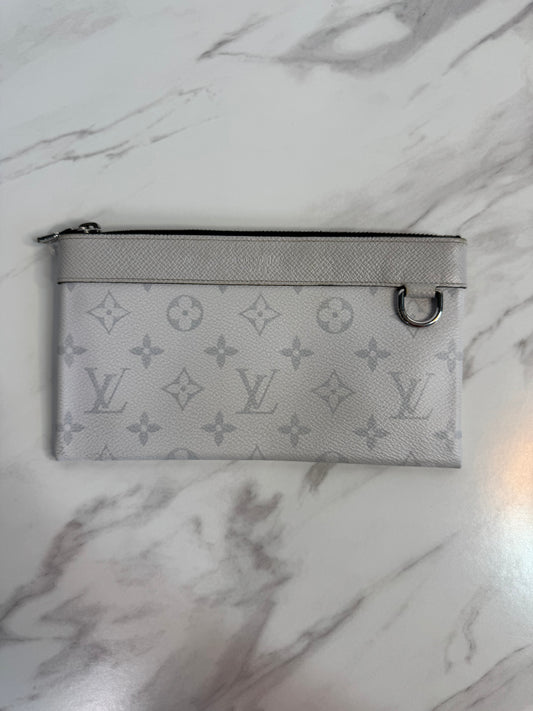 Louis Vuitton Discovery Optic White Taiga Pouchette