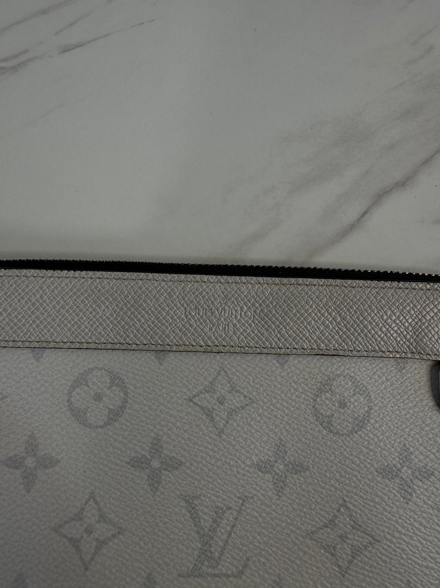 Louis Vuitton Discovery Optic White Taiga Pouchette